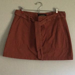 Indigo Rein Canvas Mini Skirt with belt, size large, 4 pockets, rust colored
